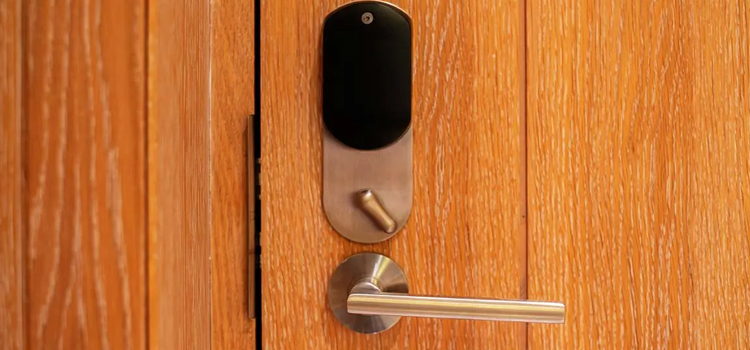 Automatic Locking Door Knob Capitola